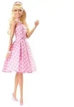 Barbie &ndash; der Film: Barbiepuppe im karierten Kleid