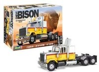 REVELL 17471 1:32 Chevy Bison Semi Truck