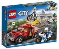LEGO&reg; City 60137 Abschleppwagen auf Abwegen