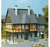 AUHAGEN 12343 H0 TT Wohnhaus Bahnhofstra&szlig;e 1