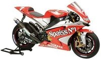 TAMIYA 300014100 1:12 Yamaha YZR-M1 #7/#33 &acute;04