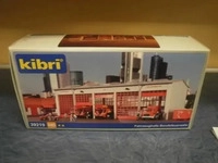 KIBRI 39219, KIBRI 39219 H0 Fahrzeughalle Berufsfeuerwehr