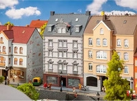 FALLER 130705, FALLER 130705 H0 Stadthaus mit Reparaturwerkstatt, Ep. II