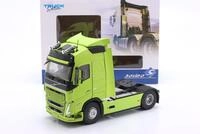 Volvo FH Globetrotter XL Sattelzugmaschine 2023 neongr&uuml;n 1:24 Solido