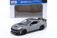 Ford Mustang Darkhorse Baujahr 2024 grau metallic 1:24 Maisto