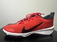 Nike DM9027_601, Nike Omni Multi-Court Kinder Freizeitschuhe, rot, Gr&ouml;&szlig;e 36