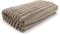 MAGMA Raya Tagesdecke, Kuscheldecke aus Fellimitat - 200x140cm, bis 30 Grad waschbar,