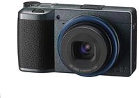 Ricoh GR IIIx Urban Edition, Metallicgraues Geh&auml;use mit marineblauem Ring, Digitale