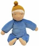 K&auml;the Kruse Waldorfpuppe Nana Wolke &ndash; Himmelblauer Nicki-Anzug, Handgefertigte