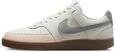 NIKE HV2530-100 Court Vision LO Herren SAIL/LT Smoke Grey-LT Orewood BRN-White EU 43