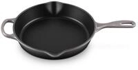 LE CREUSET Signature Hohe Brat- und Servierpfanne aus Gusseisen, f&uuml;r alle...