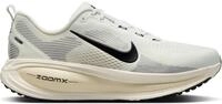 Nike HM6803-101 Vomero 18 Herren Summit White/Black-SAIL-Coconut Milk EU 41