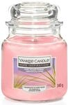 1586639 Yankee Candle SVIECKA STREDNA PINK ISLAND SUNSET