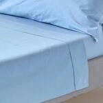 HOMESCAPES Perkal Bettlaken ohne Gummizug blau 240x275 cm, Baumwoll-Betttuch ohne