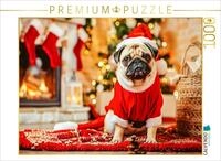 Puzzle &middot; Mops als Weihnachtsmann | Mops als Weihnachtsmann vor Tannenbaum und...