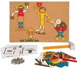 Small Foot H&auml;mmerchenspiel Zuhause und Familie aus Holz, mit Korkbrett und Hammer