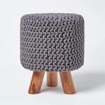 Homescapes Kleiner runder Strick Sitzhocker mit Holzbeinen, Grauer Fu&szlig;hocker...