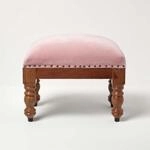 Homescapes Samthocker rosa 50x30 cm, rechteckiger Hocker mit Holzbeinen,