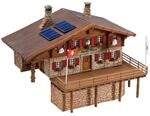 FALLER Hochgebirgsh&uuml;tte Moser-H&uuml;tte Modellbausatz mit 274 Einzelteilen 182 x 130 x