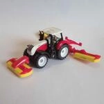 Siku 1672, Steyr Traktor mit P&ouml;ttinger M&auml;hwerkskombination, Metall/Kunststoff, Rot,