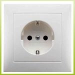 Hager Berker 47429909 Steckdose SCHUKO m.Abdeckplatte S.1 polarwei&szlig; matt