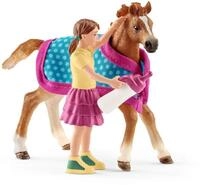 SCHLEICH 42361 Fohlen mit Decke, f&uuml;r Kinder ab 5-12 Jahren, Horse Club -...