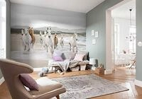 Komar Fototapete WHITE HORSES | 368 x 254 cm | Tapete, Wandgestaltung, Wandtapete,