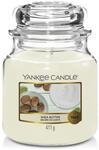 Yankee Candle Duftkerze im Glas (mittelgro&szlig;) | Shea Butter | Brenndauer bis zu 75