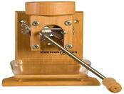 Eschenfelder Kornquetsche | Flocker | Wandmodell Alu- & Holz-Trichter 