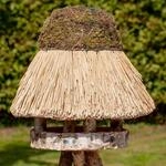 VOSS.garden Vogelvilla F&ouml;hr mit Reetdach, Naturbelassene Birke 44cm gro&szlig;e