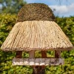 VOSS.garden Vogelvilla XL F&ouml;hr mit Reetdach, Naturbelassene Birke 50cm gro&szlig;e
