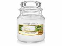 Yankee Candle Duftkerze im Glas (klein) | Camellia Blossom | Brenndauer bis zu...