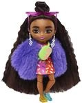 Barbie HGP63 - Extra Minis Puppe (ca. 14 cm) mit Kleid & Pelzmantel mit