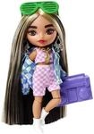 Barbie HGP64 - Extra Minis Puppe (ca 14 cm) tr&auml;gt Karierte 2-teilige Kleidung und
