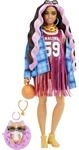 Barbie HDJ46 - Extra Puppe in Basketball Trikot Kleid & Zubeh&ouml;r, mit Haustier Corgi,