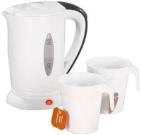 PEARL Reisewasserkocher: Reise-Wasserkocher mit 2 Bechern, 110/230 Volt, 650 Watt,