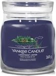 Yankee Candle Signature Duftkerze Lakefront Lodge mittelgro&szlig;e Kerze im Glas mit