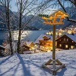 Vogelfutterhaus mit LED Beleuchtung & Timer, H120 cm &ndash; Futterstelle aus Holz ...
