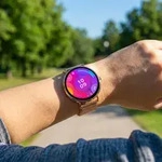 Bluetooth Smartwatch Ros&eacute;gold, 1.32" Amoled Display: IP68 Wasserfest,