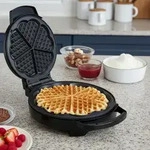 Herzform Waffeleisen aus Edelstahl, 1000 Watt: F&uuml;r knusprige Perfektion.