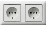 Gira SCHUKO-Steckdose 2-fach verdr. + Rahmen Standard 55 Reinwei&szlig; matt 479304