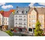 H0 Stadthaus mit Reparaturwerkstadt