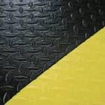 COBA EUROPE Arbeitsplatzmatte aus PVC, schwarz, Rand gelb, Tr&auml;nenblechoptik,