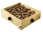 Labyrinth, Geschicklichkeitsspiel - braun/schwarz Labyrinth, Geschicklichkeitsspiel - braun/schwarz
