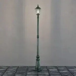 Klassische schmale Wegeleuchte gr&uuml;n lackiertes Aluminium, klares Glas