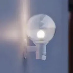 STEINEL L 560 S Sensor-Au&szlig;enwandlampe in Wei&szlig; mit Kristallglaskugel mundgeblasen