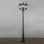 Dreiflammige Standleuchte aus schwarz lackiertem Aluminium, klares Glas