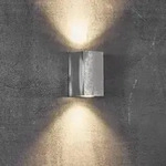 Rough verarbeitete Au&szlig;enwandleuchte Up&Down rechteckig puristisch robust aus