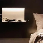 Jarina LED-Wandleuchte mit Ablage und USB-Anschlu&szlig; Wei&szlig; auch als Nachttischlampe