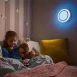 LED-Wandleuchte mit Fernbedienung zur Wei&szlig;licht- und RGB-Farbsteuerung dimmbar...